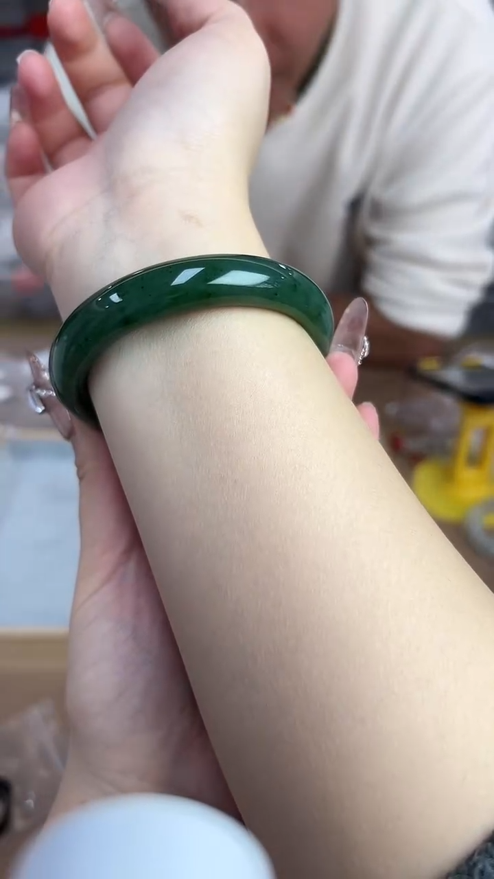 【闪购商品】和田玉碧玉未镶嵌手镯圈口55-60-1632