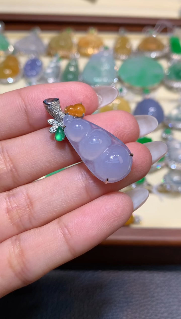 颈饰18K金镶嵌翡翠1