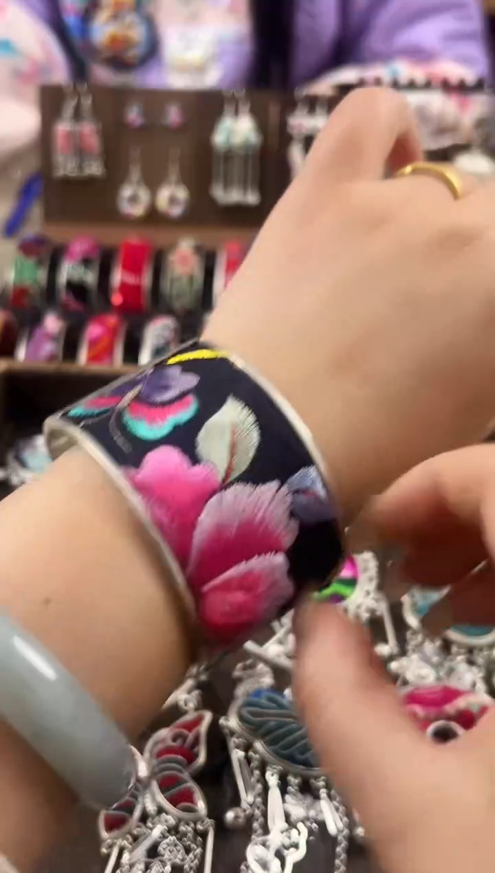 【闪购商品】织绣民族风老绣饰品587