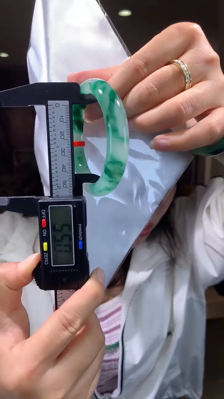 【闪购商品】石英质玉手镯未镶嵌拍一发一