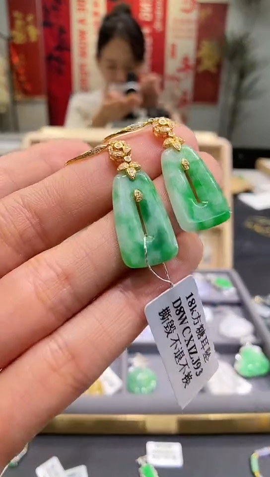 【闪购商品】翡翠吊坠(不含链)18K金镶嵌方糖耳饰