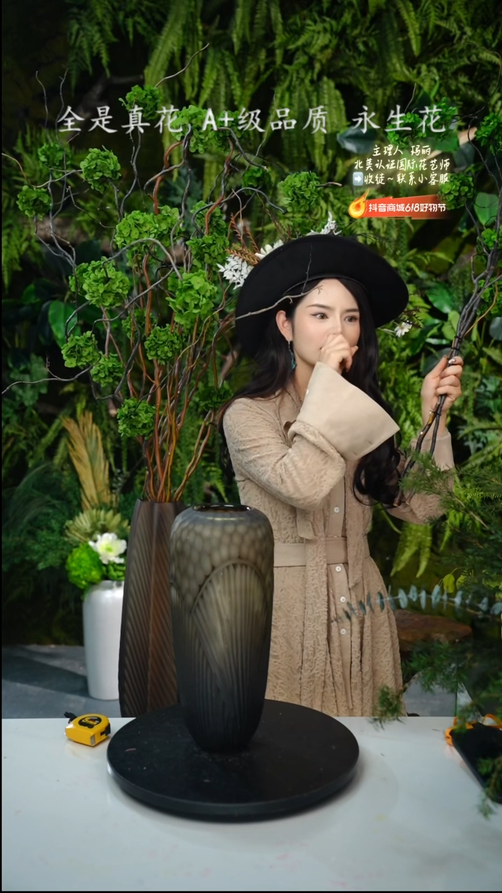 磨刻琉璃花瓶一支