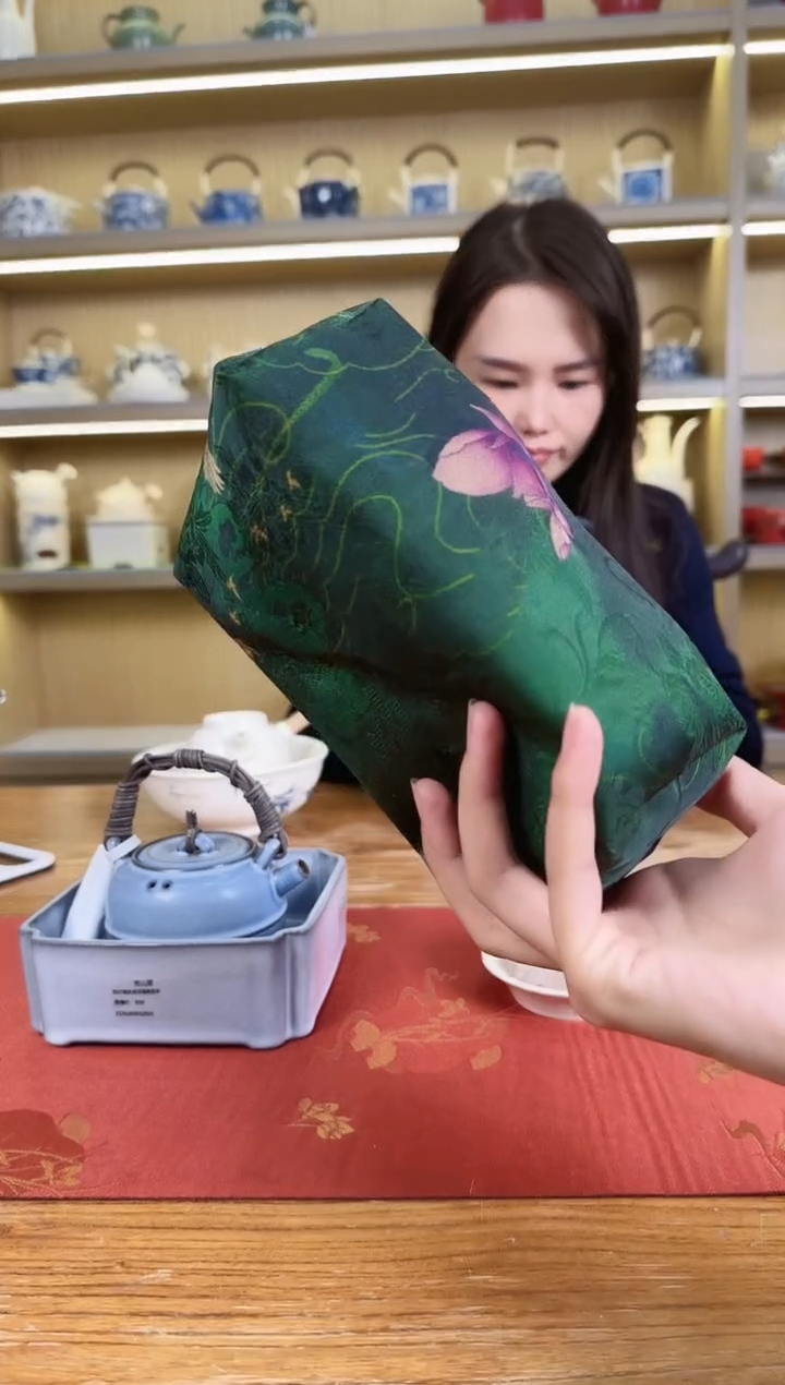 云沙纸巾盒一个云沙纸巾盒一个