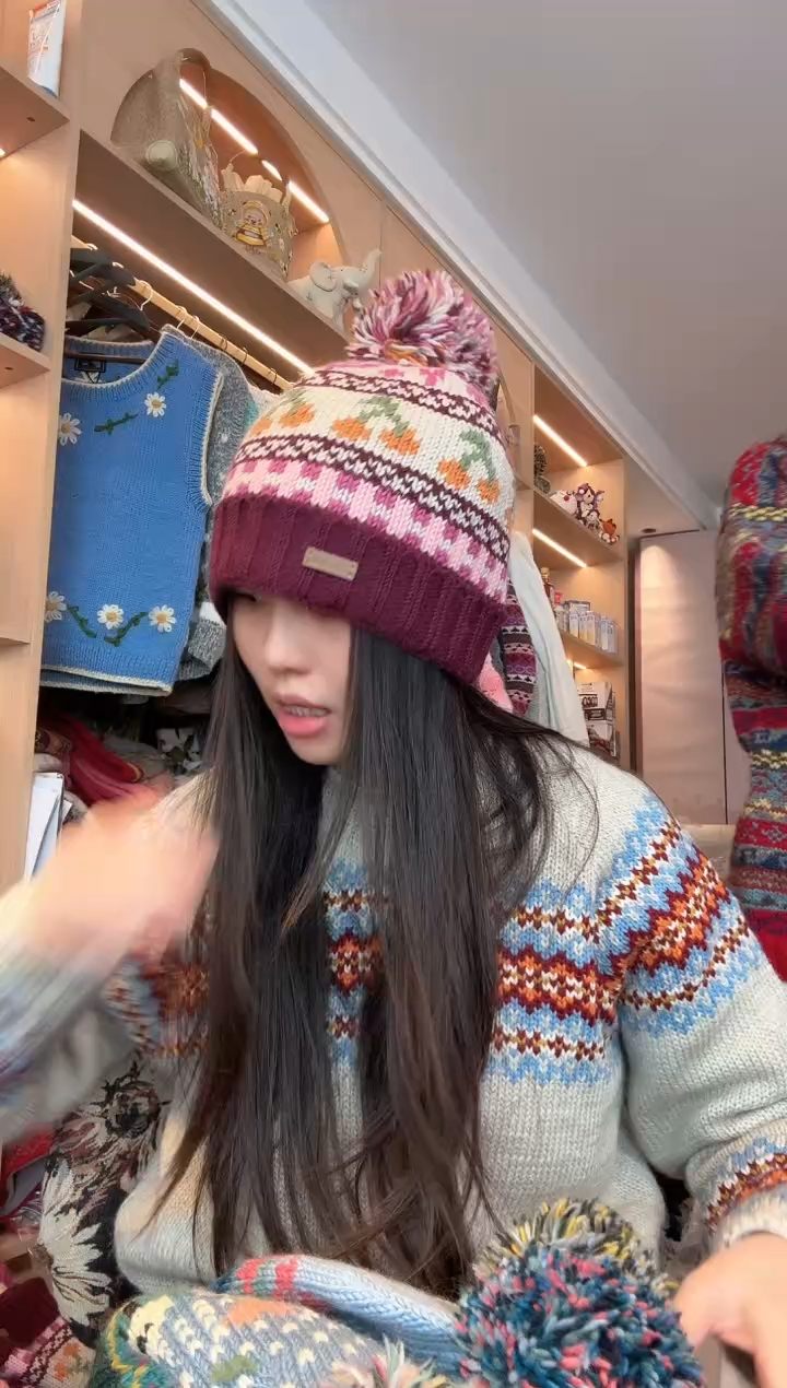 羊毛紫色翻边樱桃帽