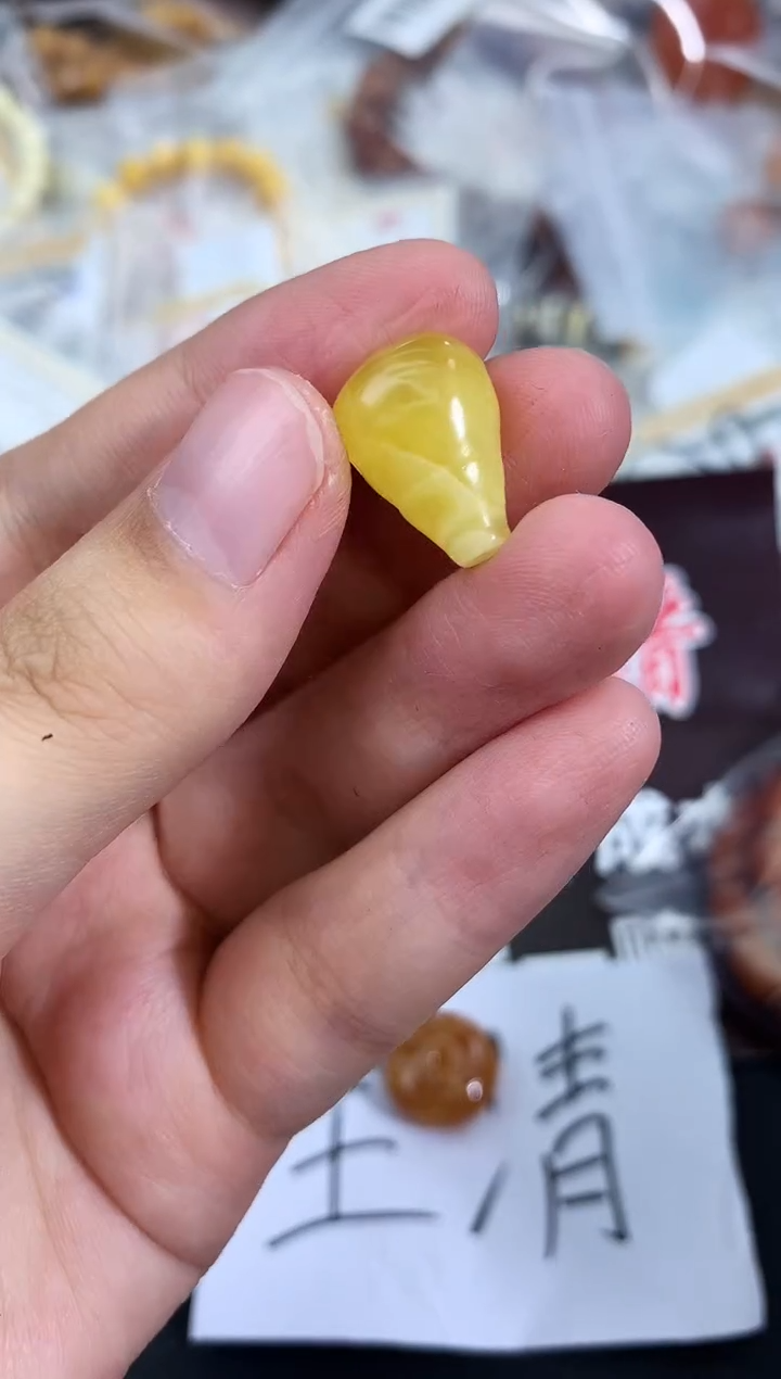 蜜蜡未镶嵌珠宝奇石48