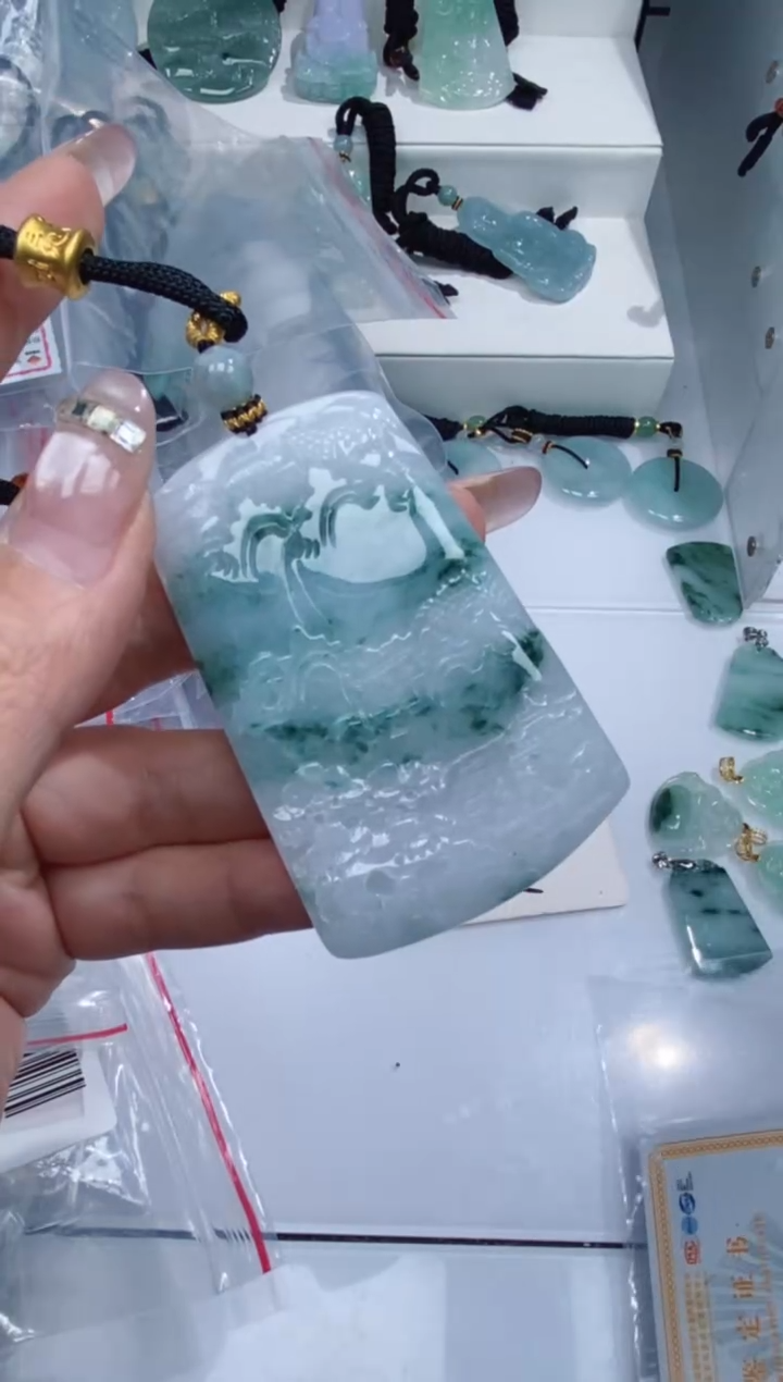 颈饰未镶嵌翡翠吊坠