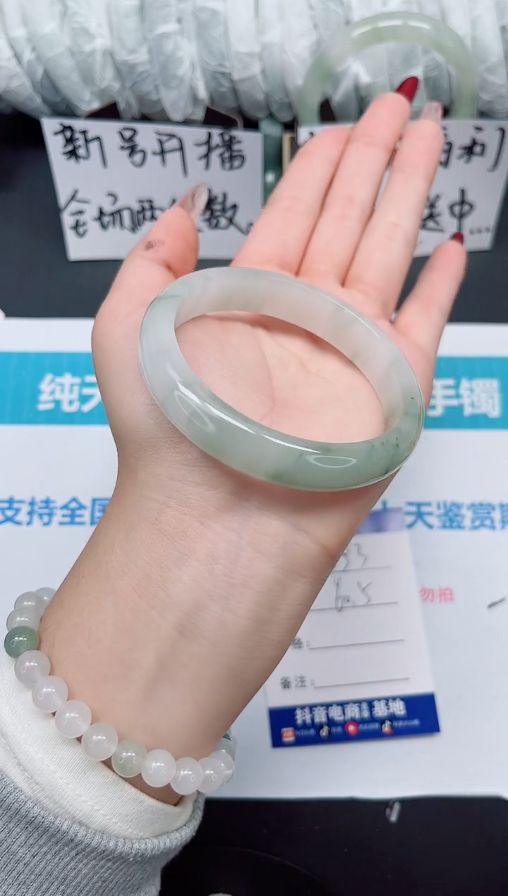 【闪购商品】石英质玉手镯未镶嵌b93