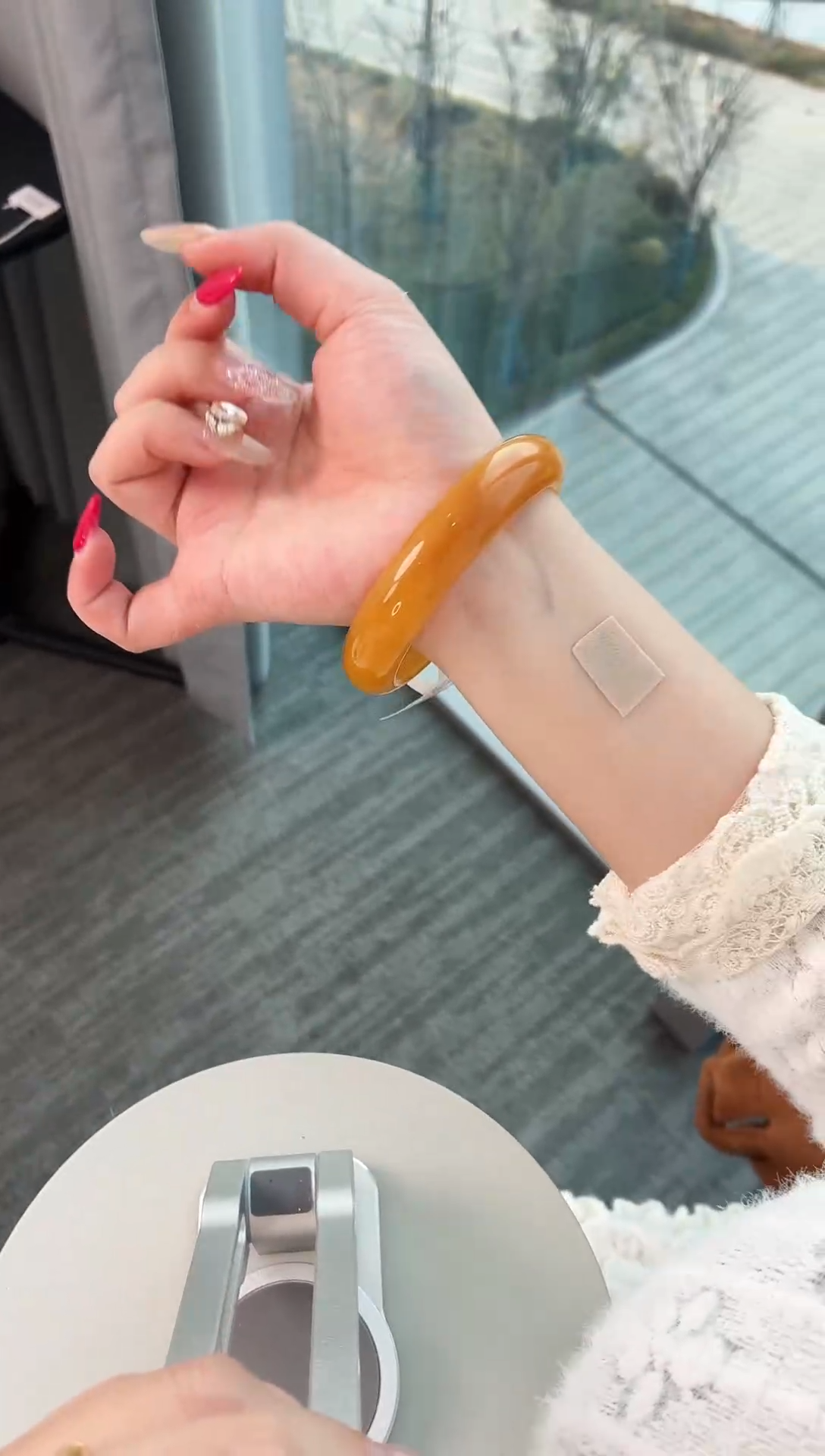 未镶嵌手镯石英质玉111.58