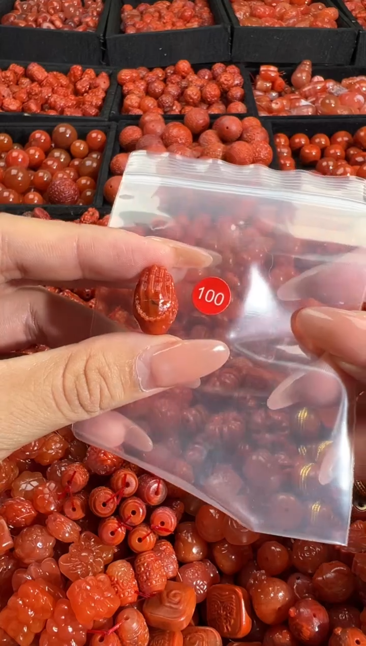 南红玛瑙未镶嵌颈饰1