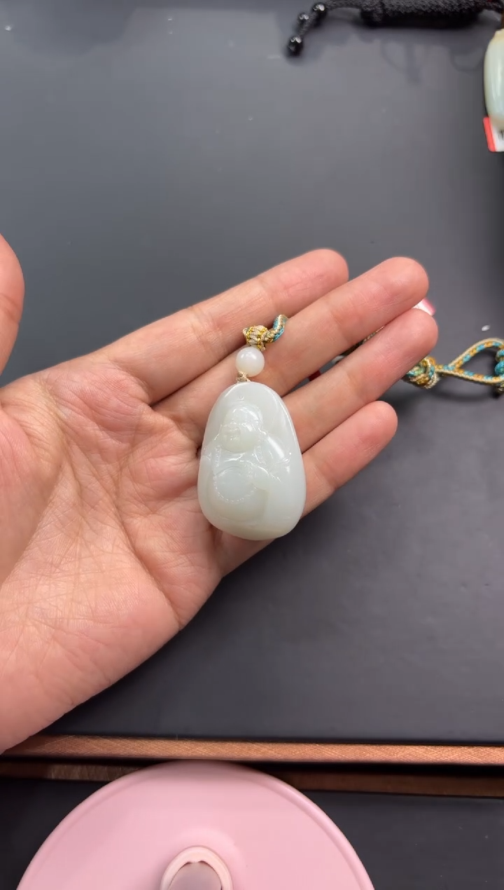 【闪购商品】和田玉吊坠(赠链)未镶嵌且末微色差米达吊坠