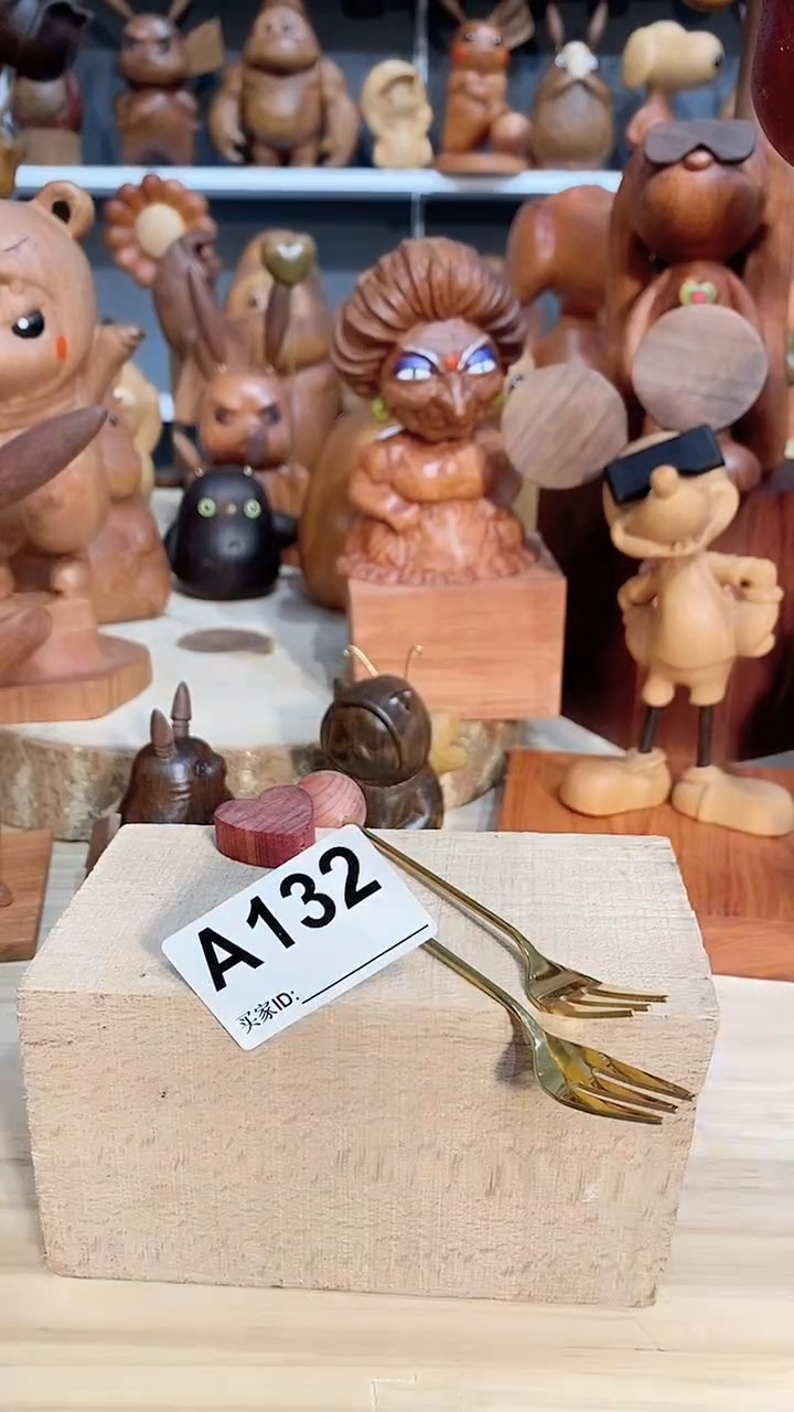 【闪购商品】木木雕摆件可爱卡通