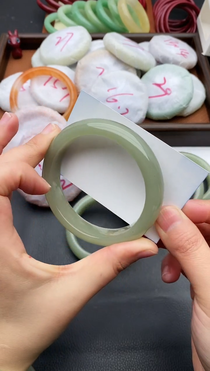 未镶嵌手镯石英质玉139+60.4