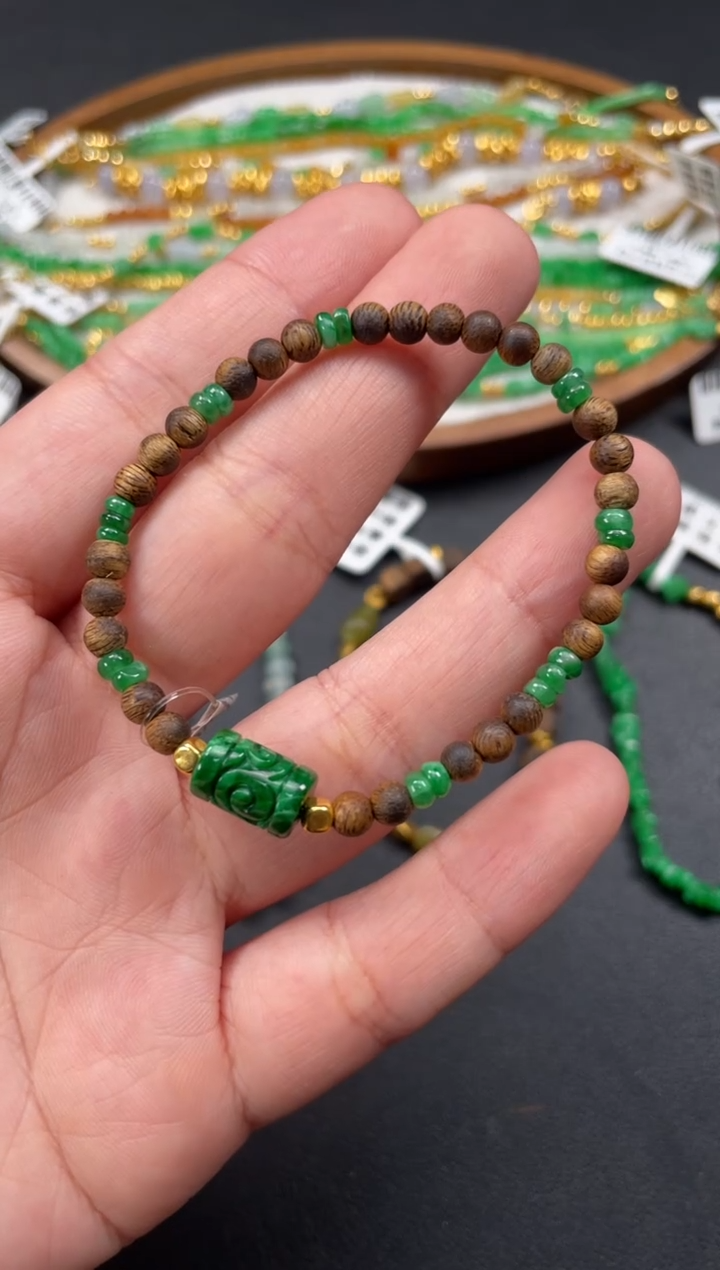 套链足金镶嵌翡翠一个   P487