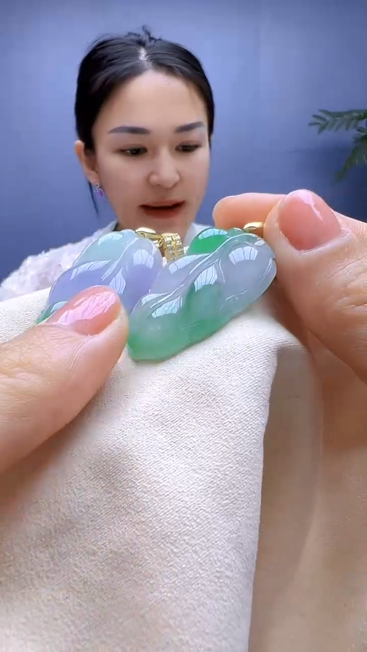 翡翠14K金镶嵌颈饰春带彩叶子吊坠