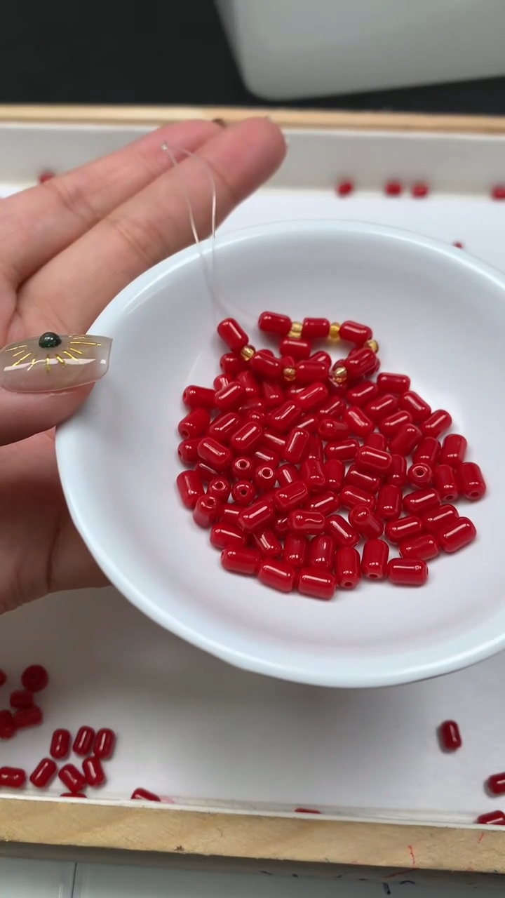 未镶嵌散珠南红玛瑙M956 锦红胶囊珠4*6mm30颗6.8元