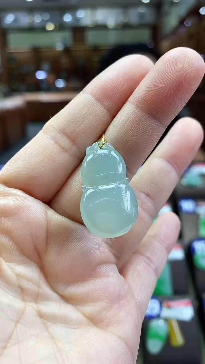 翡翠未镶嵌颈饰葫芦