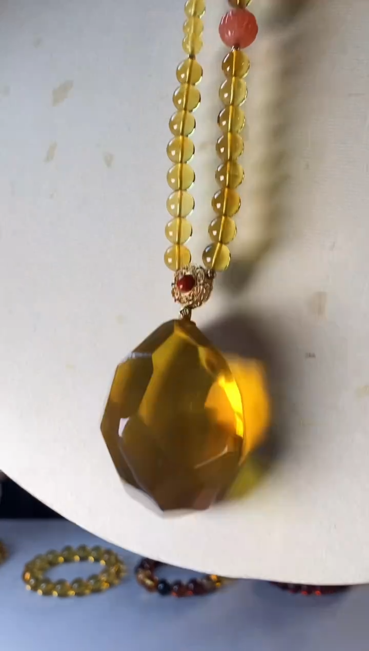 【闪购商品】琥珀颈饰未镶嵌蓝珀吊坠00000