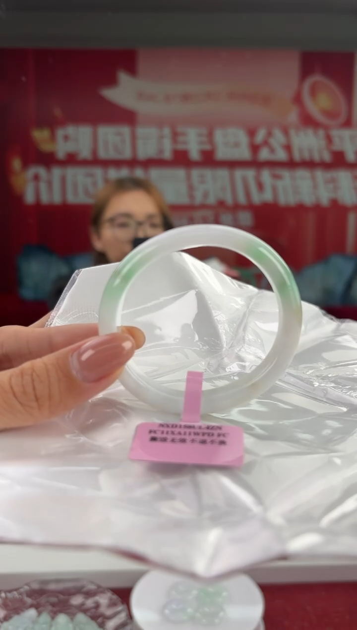 翡翠未镶嵌手镯（贵妃镯）1手镯