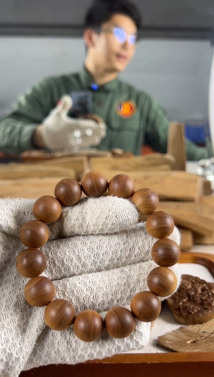 【闪购商品】檀香木其他微瑕极系列塞勒姆官仓1.5横黑焦糖奶甜果