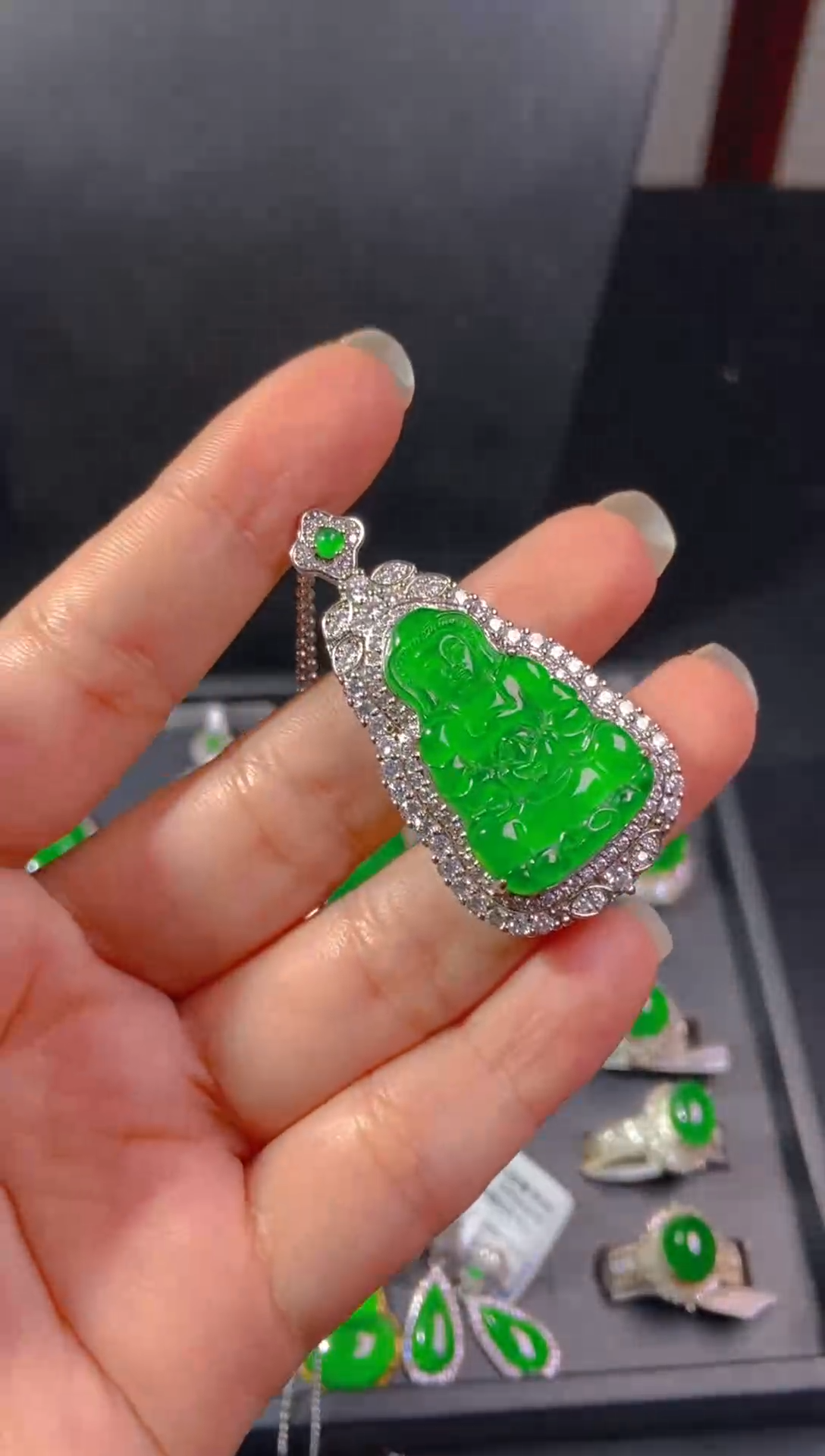 【闪购商品】翡翠吊坠(赠链)未镶嵌天然翡翠A货130