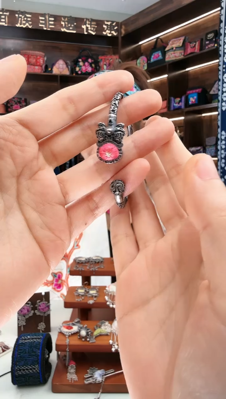 【闪购商品】织绣47蚩梦苗族古绣