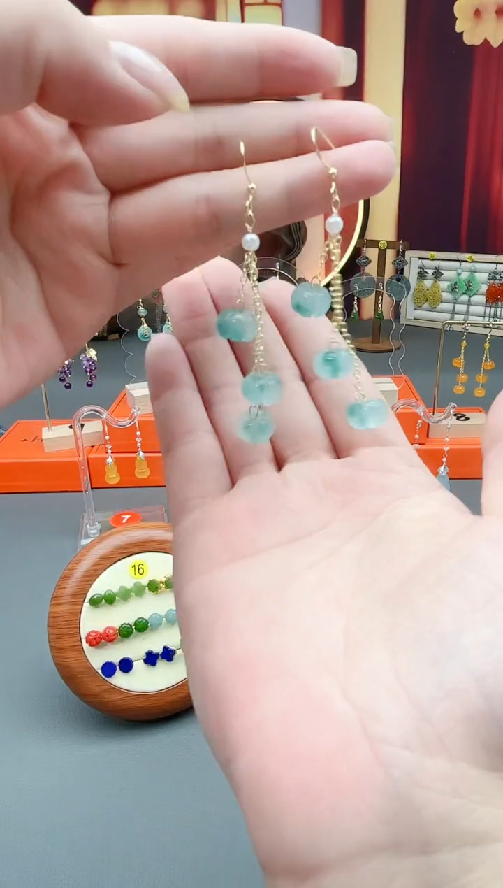 未镶嵌石英质玉（非洲翠）耳钉111111