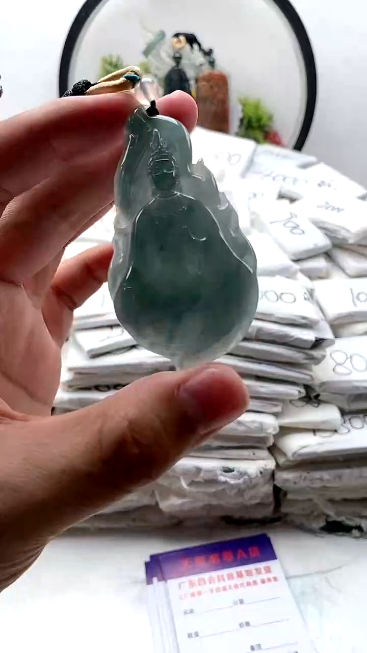 翡翠未镶嵌颈饰素衣观音