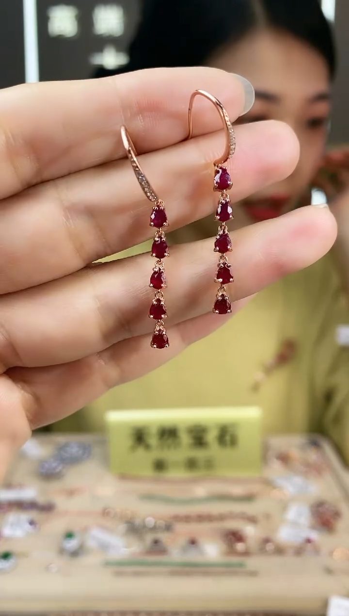 【闪购商品】红宝石耳饰银S925镶嵌耳饰