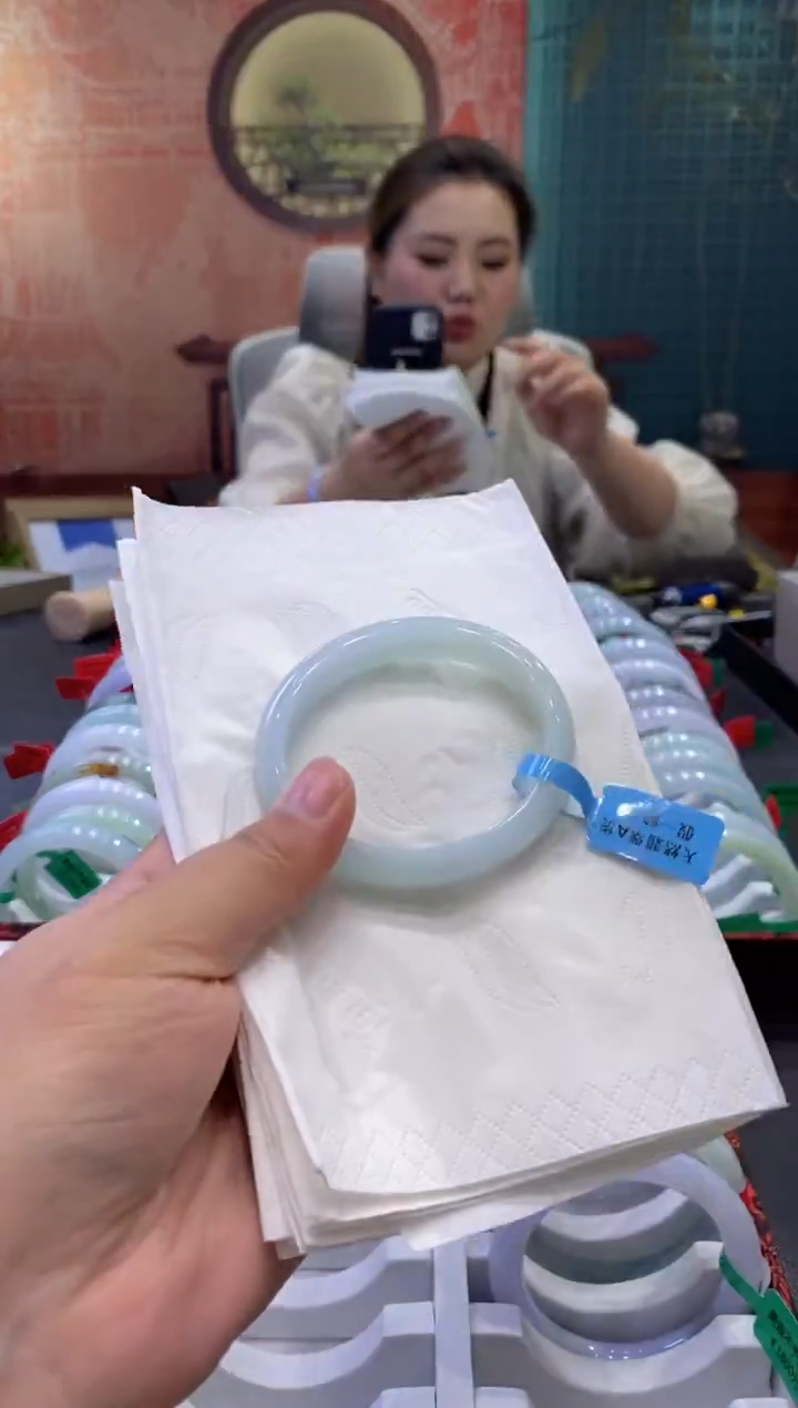 【闪购商品】翡翠手镯未镶嵌多人0009051