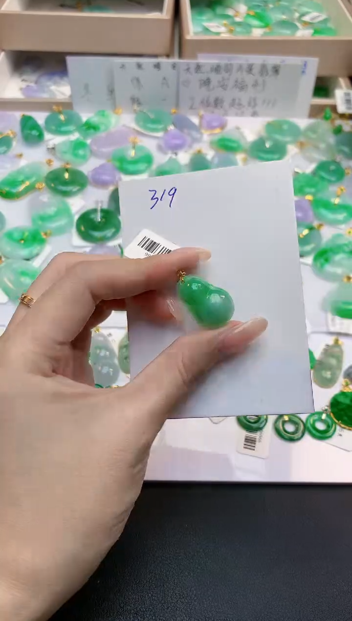 颈饰18K金镶嵌翡翠天然缅甸A货翡翠