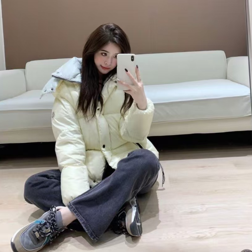 95新 MONCLER H12720 徽标贴饰连帽绗缝羽绒服外套 1 S码