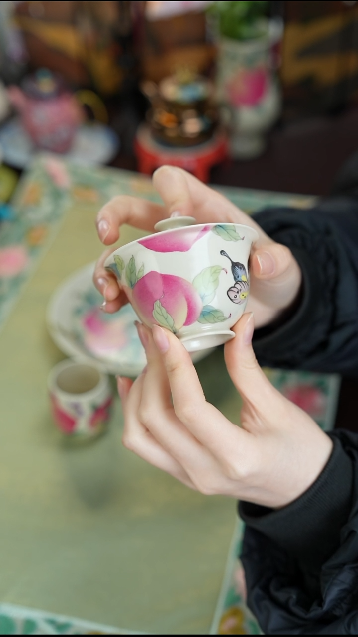 景德镇手工手绘雅圣粉彩盖碗