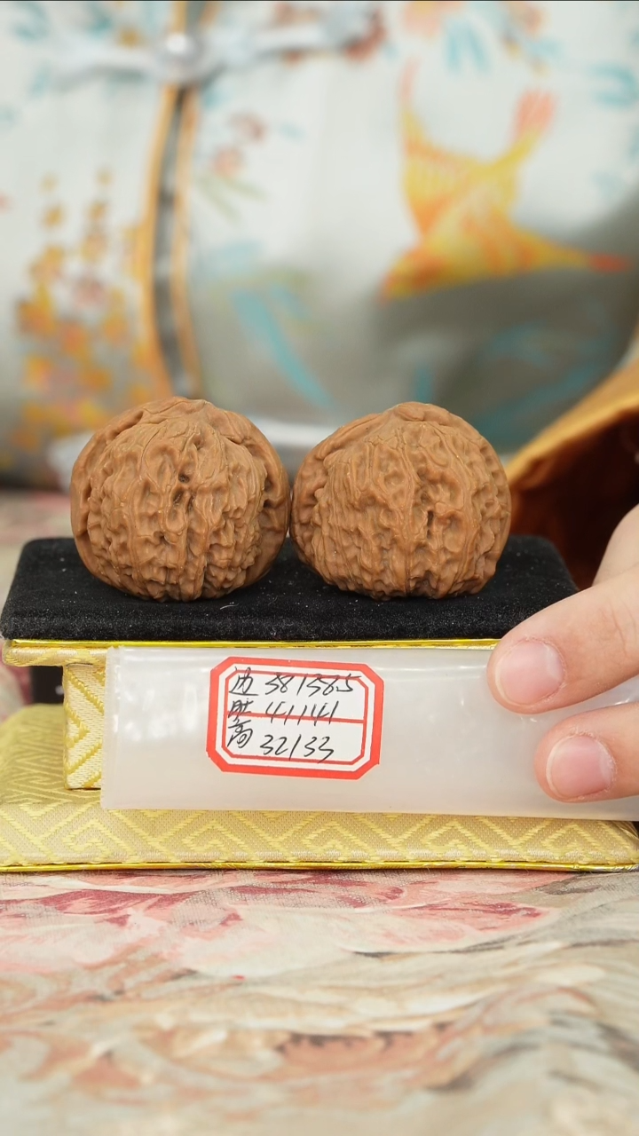 【闪购商品】文玩核桃把件白狮子微修