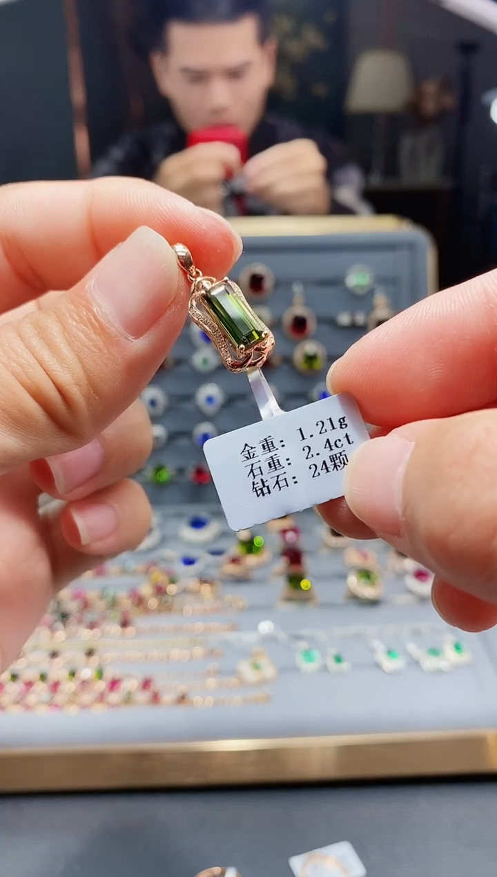 【闪购商品】碧玺颈饰18K金镶嵌2.4..