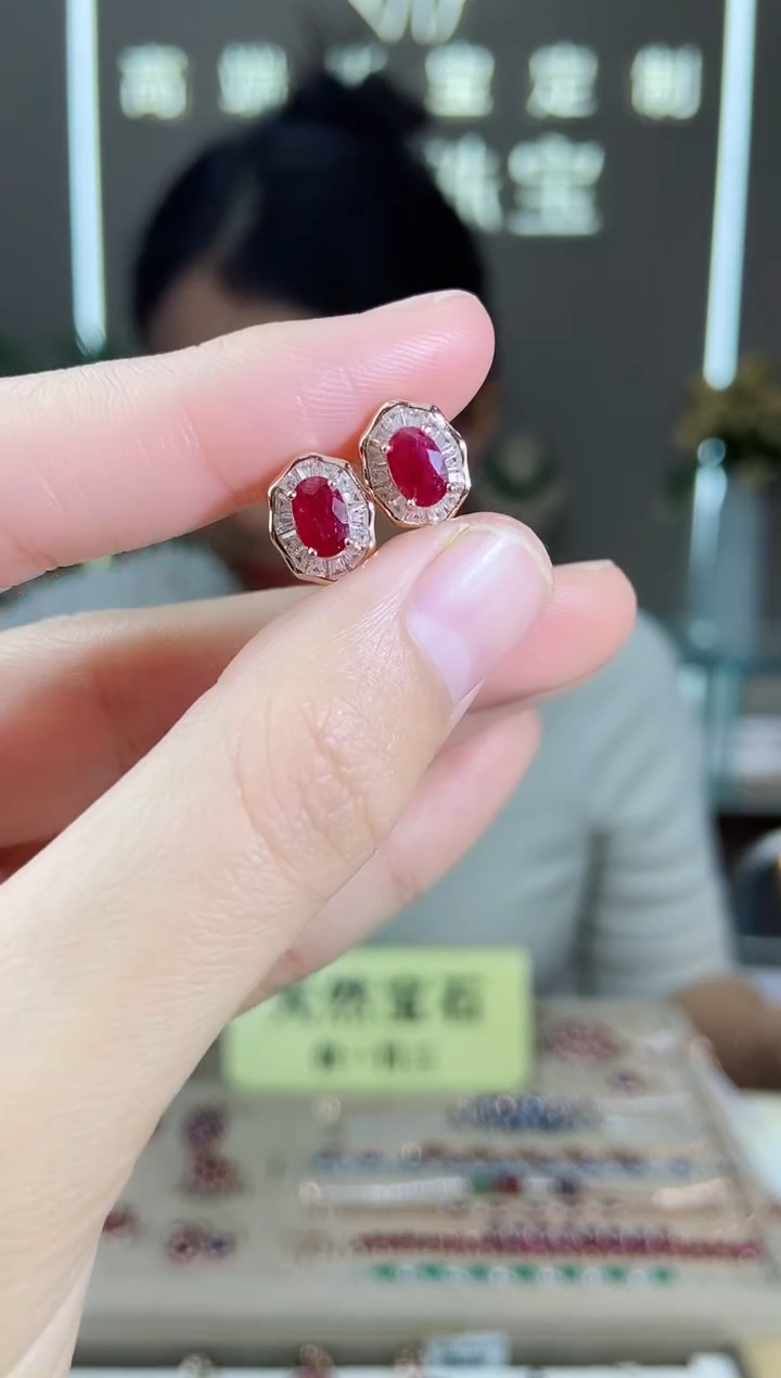 【闪购商品】红宝石耳饰银S925镶嵌耳饰