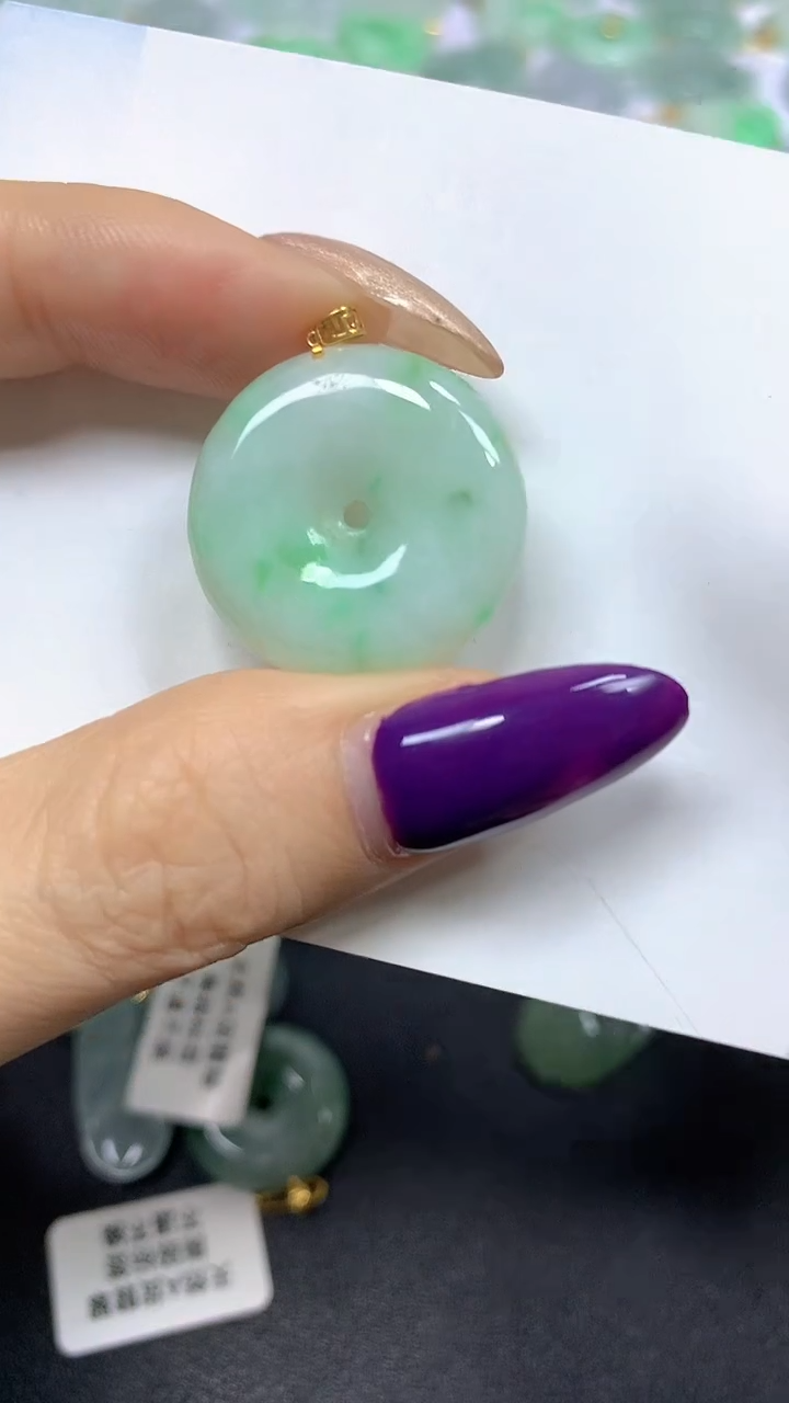 颈饰18K金镶嵌翡翠 