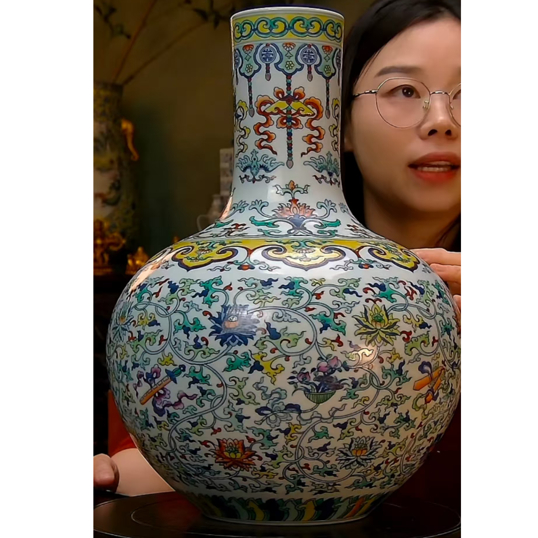 清   斗彩缠枝莲八宝天球