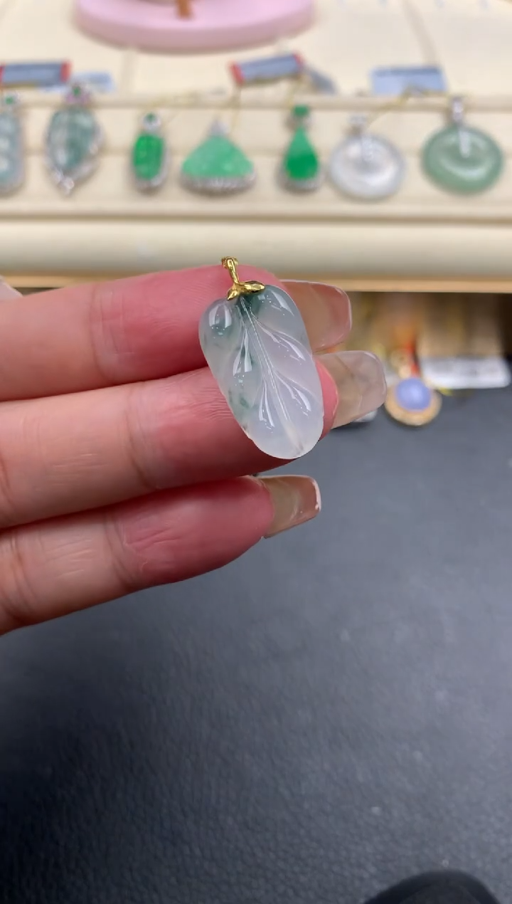 【闪购商品】翡翠颈饰18K金镶嵌Q200       