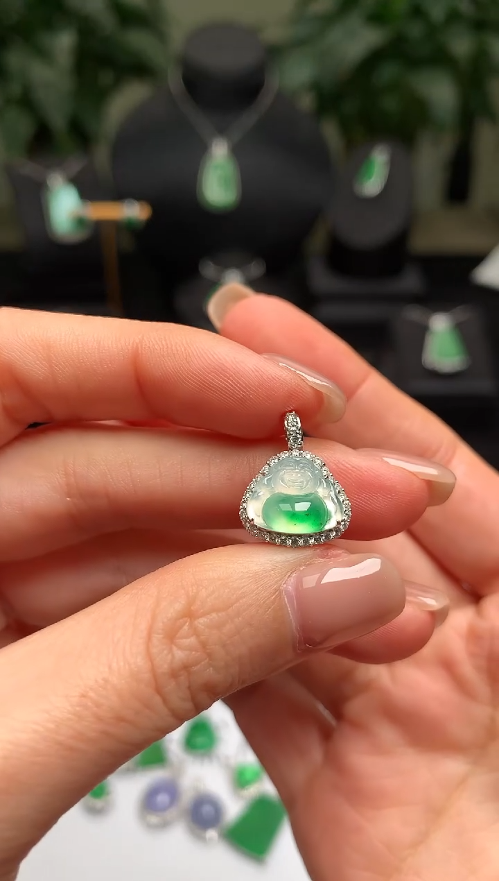 颈饰18K金镶嵌翡翠佛公