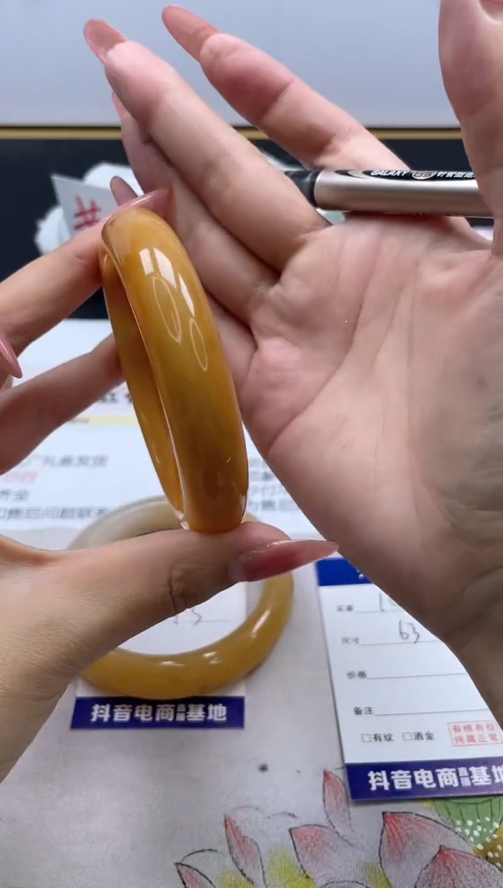 【闪购商品】石英质玉手镯未镶嵌147/63