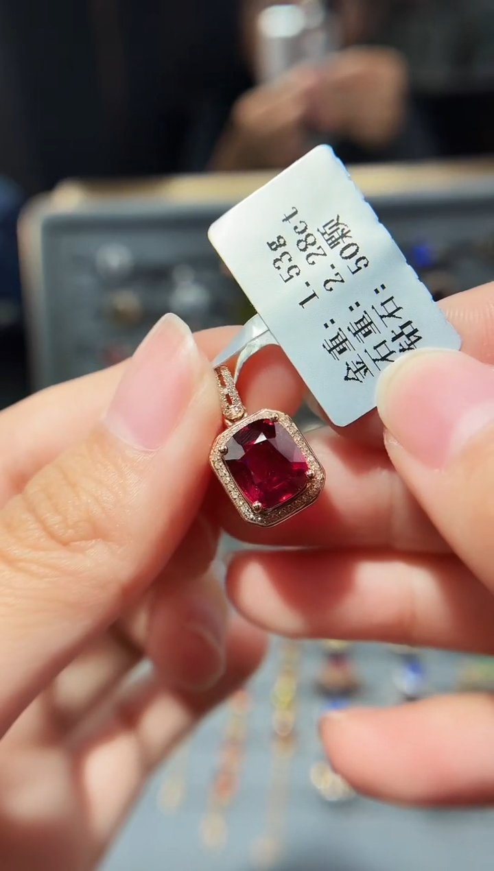 颈饰18K金镶嵌碧玺2.28.