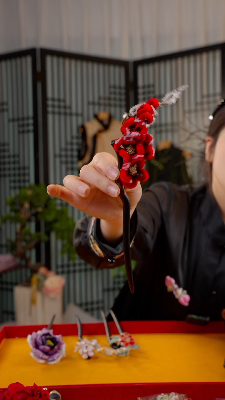 刺绣非遗绒花手工饰品