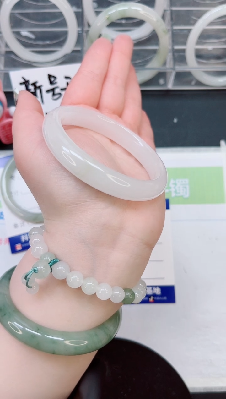 【闪购商品】石英质玉手镯合金a389