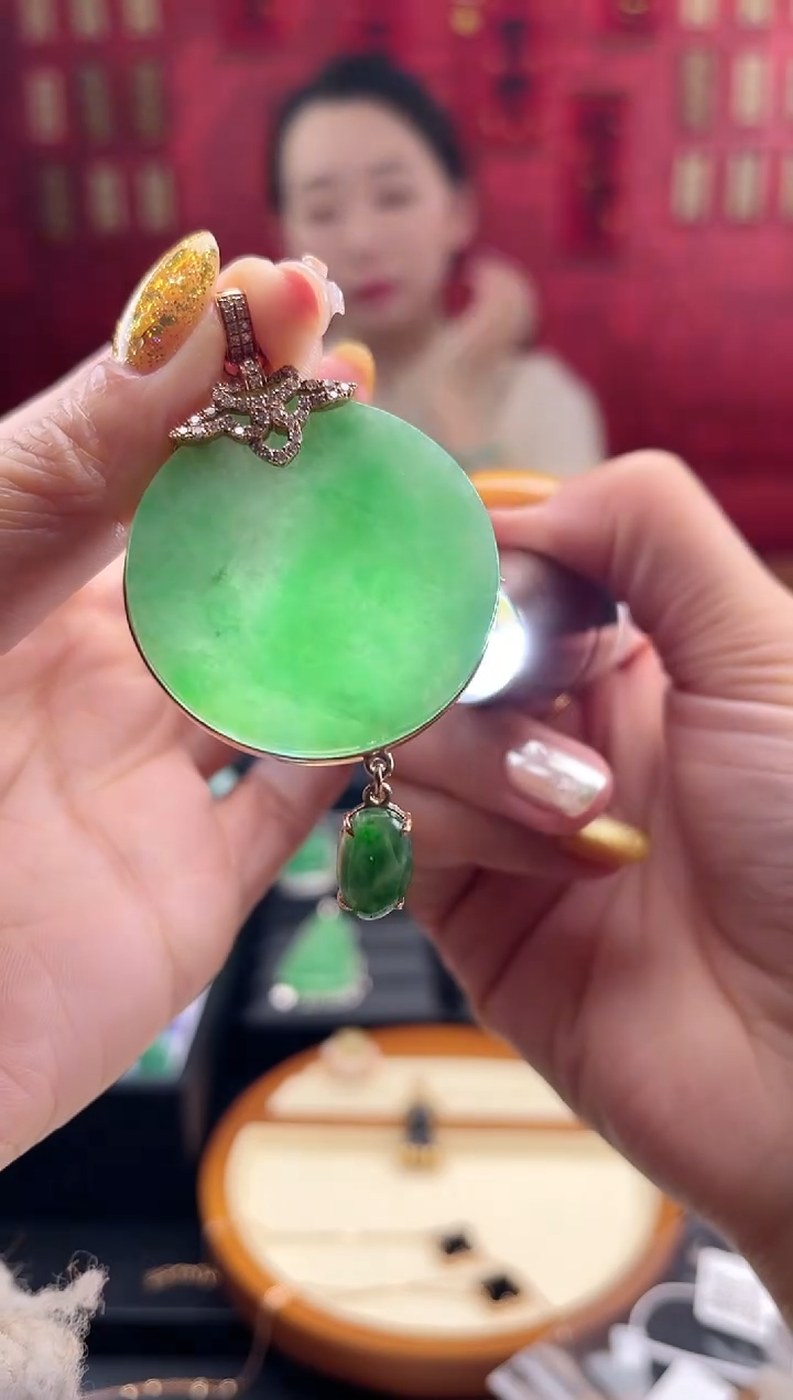 【闪购商品】翡翠颈饰18K金镶嵌吊坠