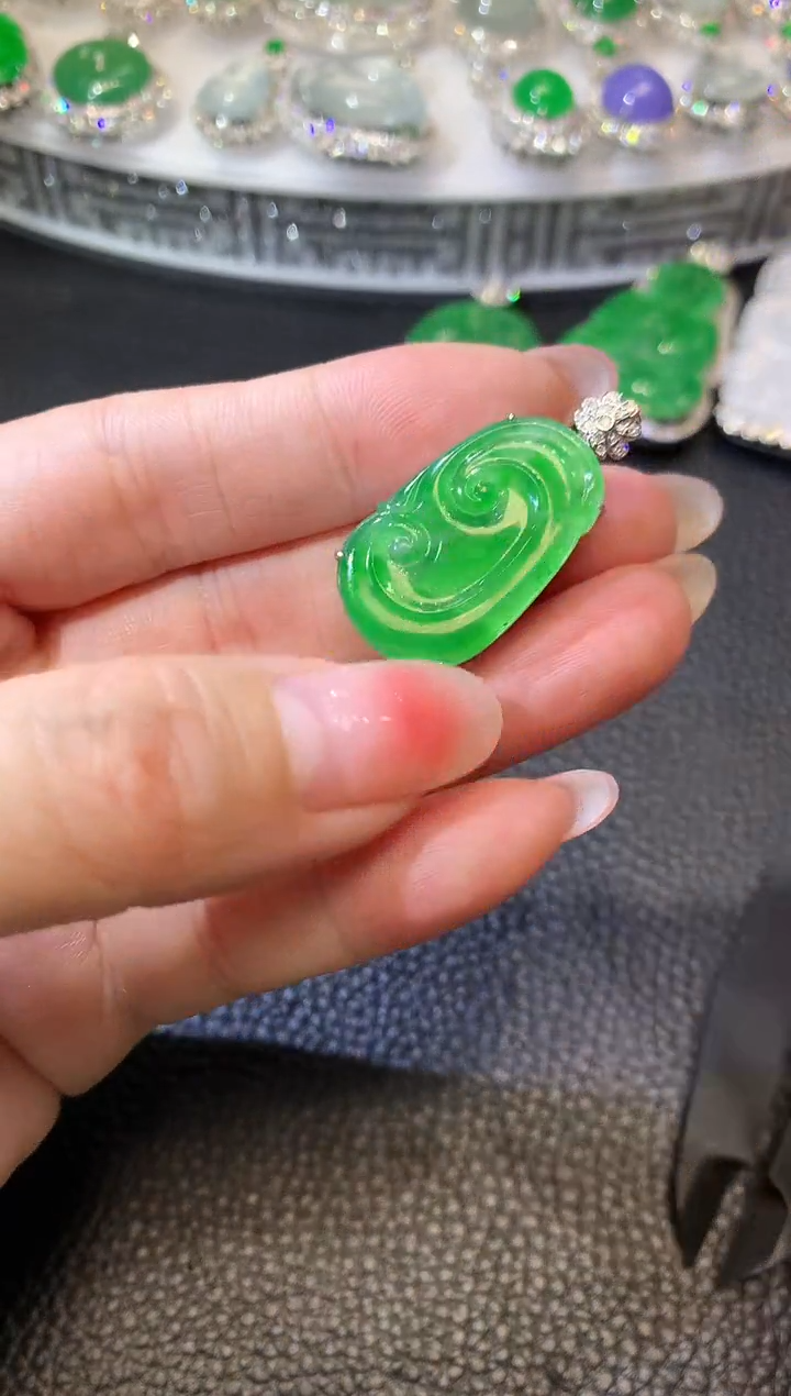 【闪购商品】翡翠吊坠(不含链)18K金镶嵌C78 翡翠