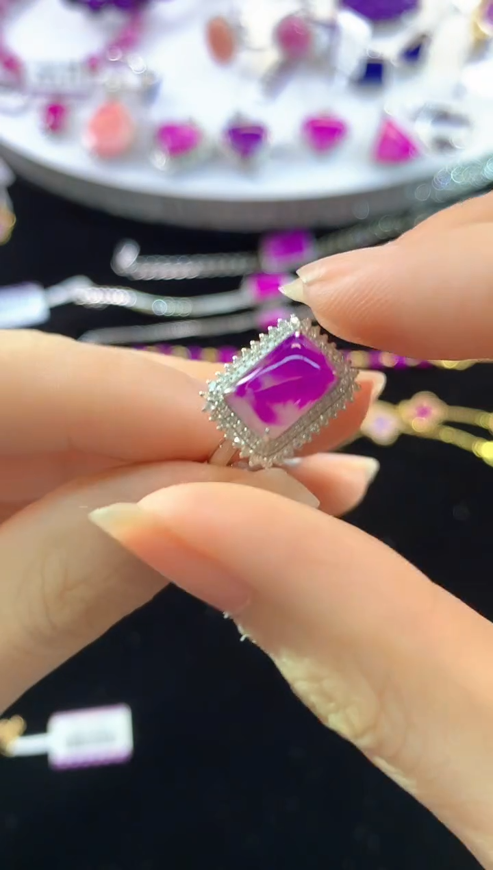 18K金镶嵌苏纪石（舒俱来）.戒指