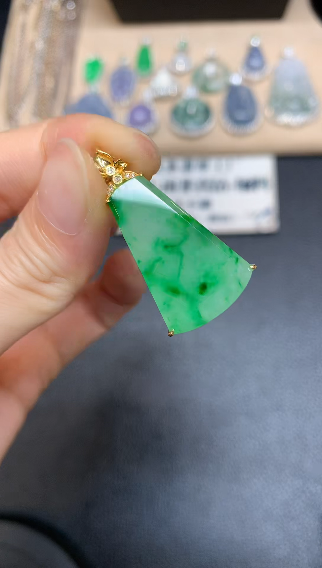 【闪购商品】翡翠颈饰18K金镶嵌无事牌【无服务费