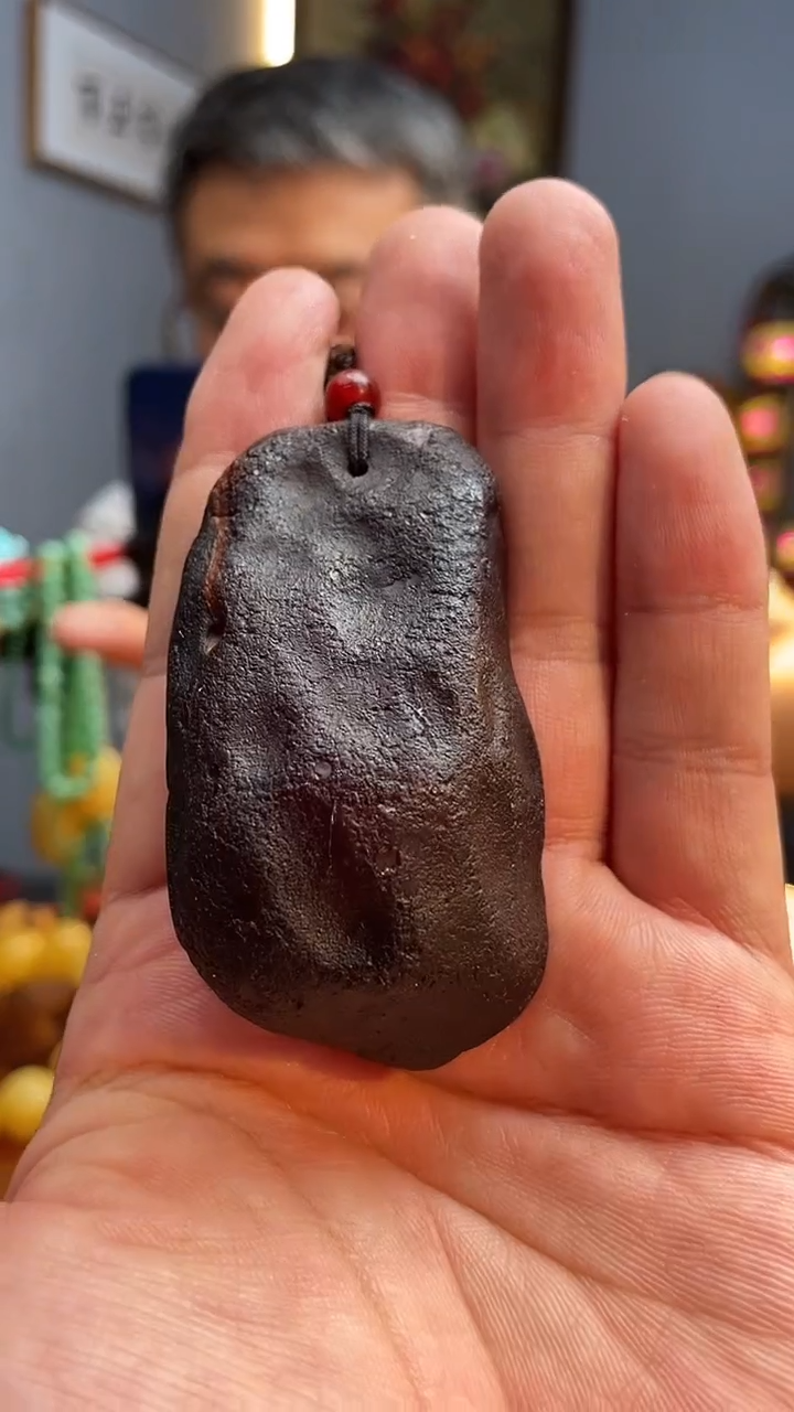 未镶嵌颈饰琥珀吊坠