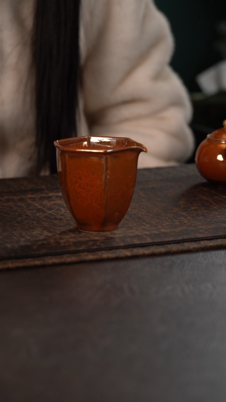 【闪购商品】杯聚澜堂红金花釉六方鹰嘴公道