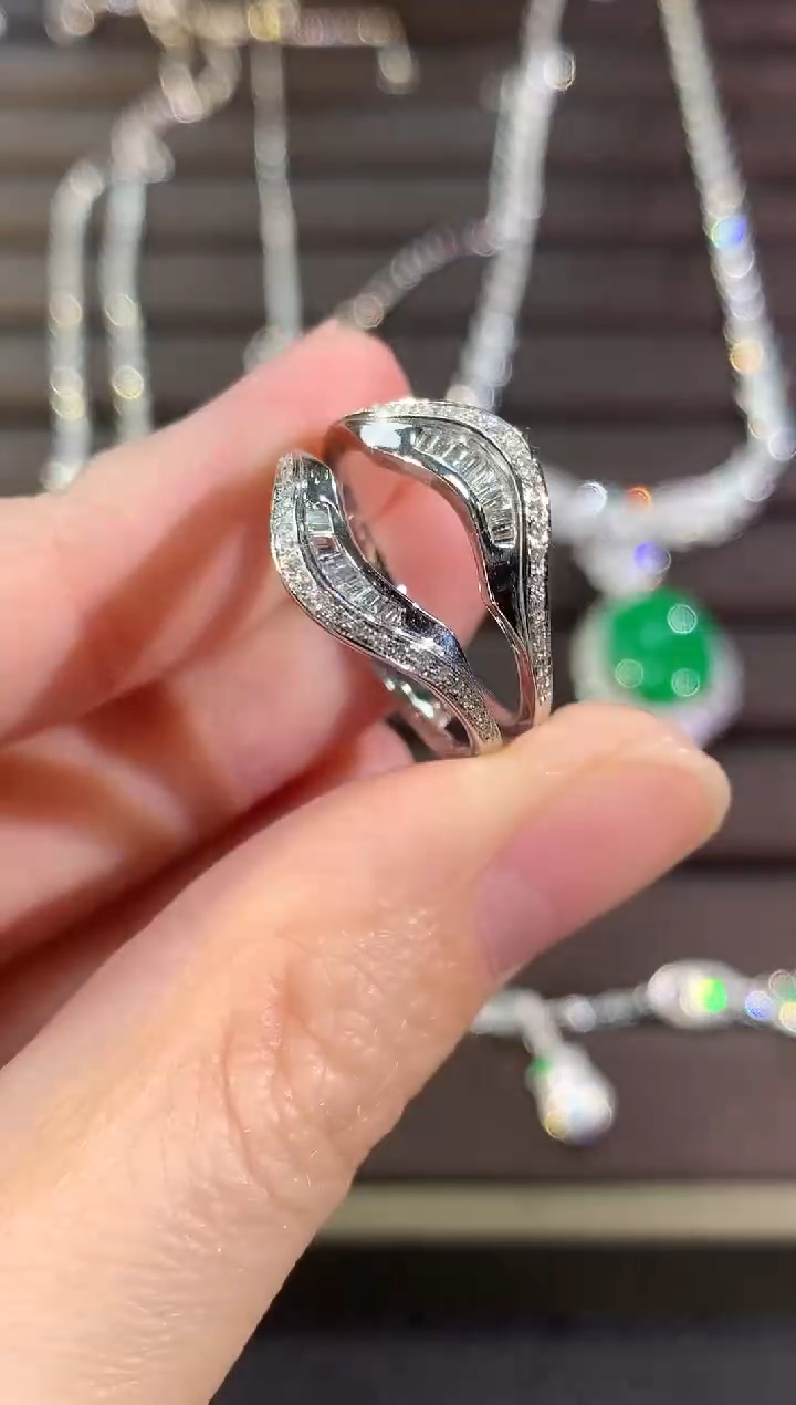 18K金镶嵌戒指/指环天然钻石冬日珠宝多样性发货一件Q14